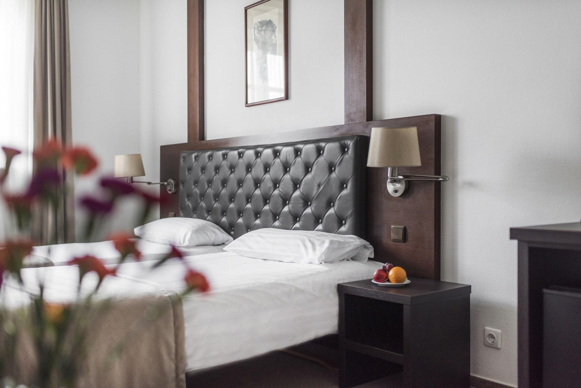 Amberton Cozy Hotel Kaunas Exterior foto