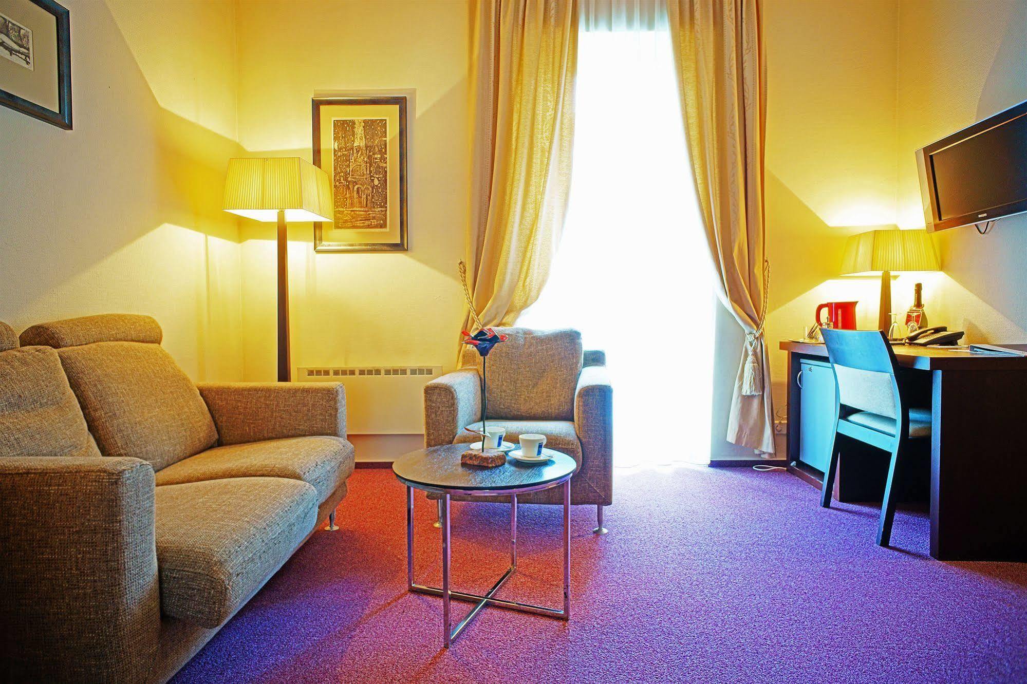 Amberton Cozy Hotel Kaunas Exterior foto